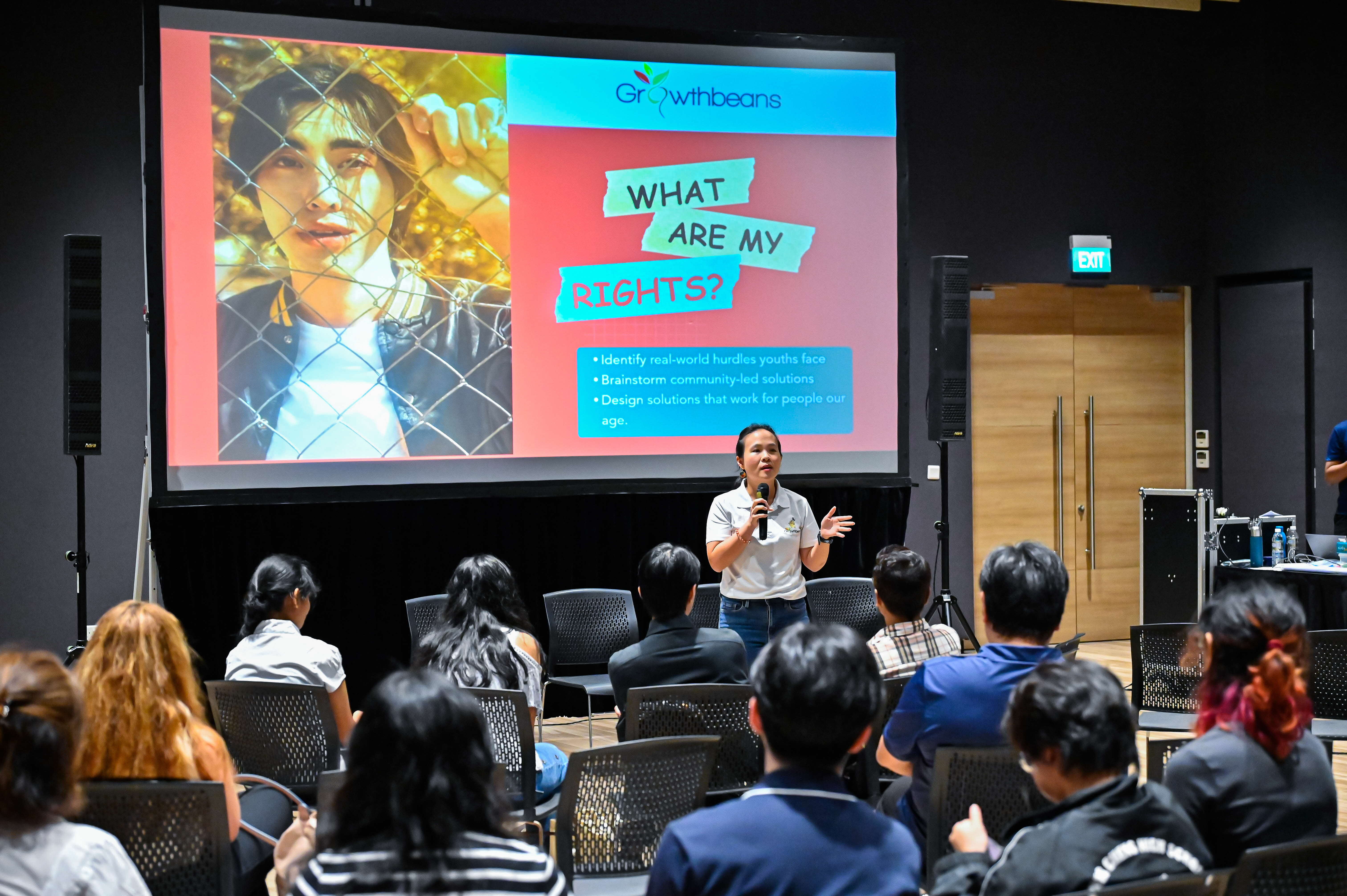 Growthbeans staff presenting